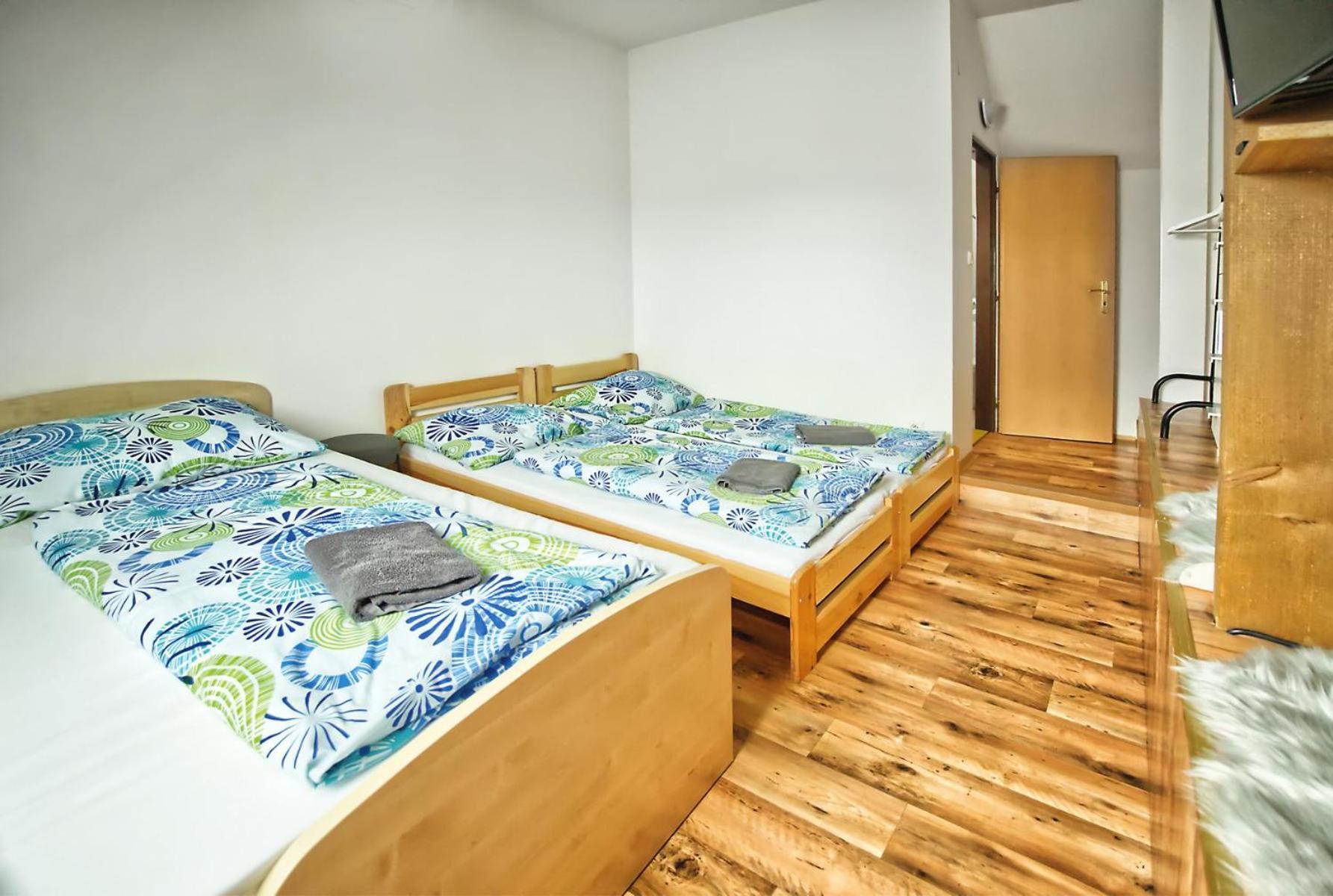 Penzion Bazen Vino Sklep U Palecku Zaječí Esterno foto