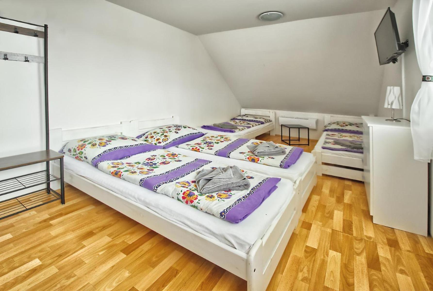 Penzion Bazen Vino Sklep U Palecku Zaječí Esterno foto